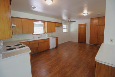 741 W Bell St — photo 4