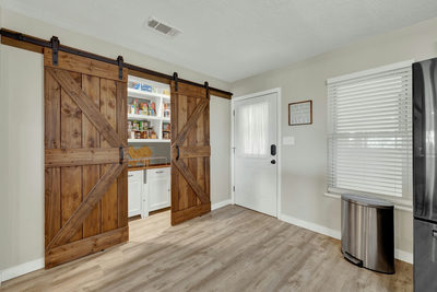 1422 Oakridge Ln — photo 4