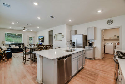105 Merrick Rd — photo 4