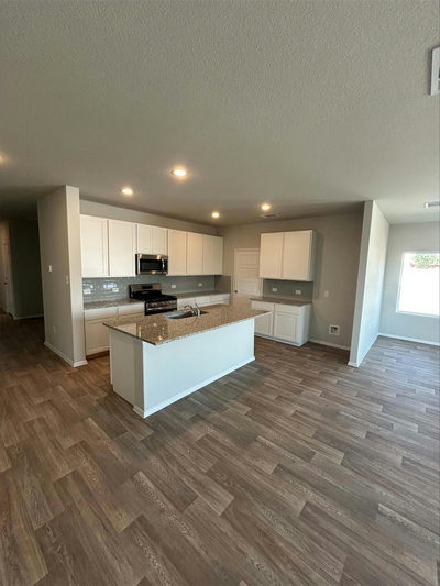 150 Lennox Dr — photo 2