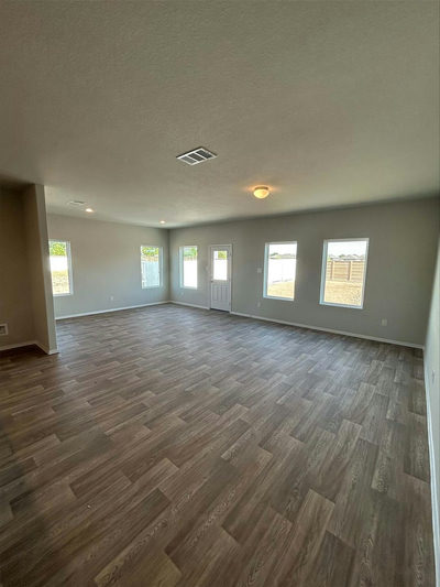 150 Lennox Dr — photo 3