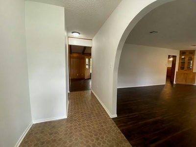 605 E Kerr St E — photo 3