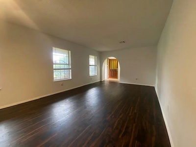 605 E Kerr St E — photo 5