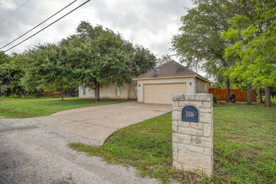 1335 Lovers Ln — photo 2