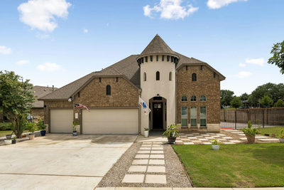 106 Groesbeck Ln — photo 2