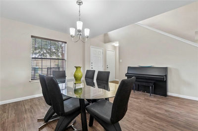 18425 Crestwind Ln — photo 2