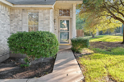 902 Moser River Dr — photo 2