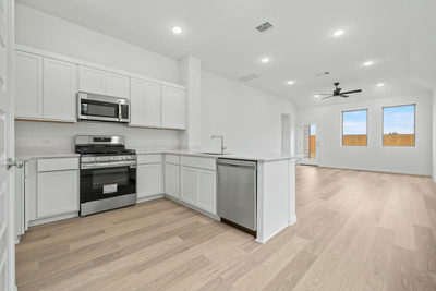 181 Hornet St — photo 4