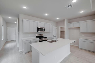 195 Hornet St — photo 4