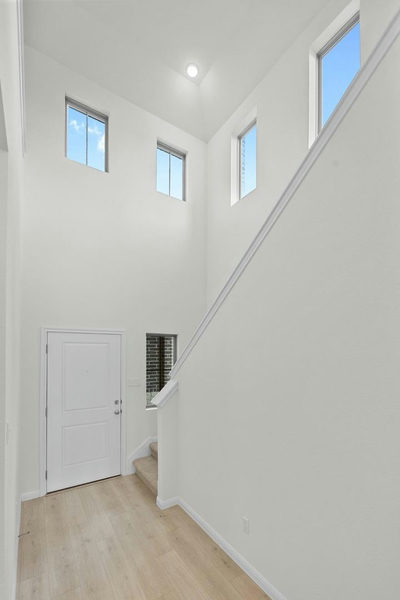 205 Hornet St — photo 3