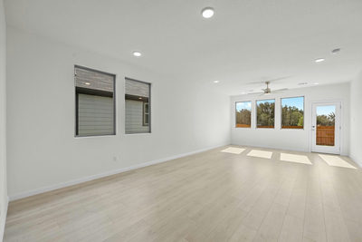 205 Hornet St — photo 4