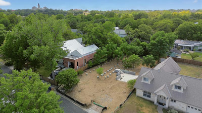 2602 Little John Ln — photo 4