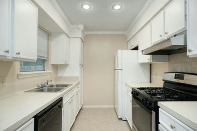 10419 Firethorn Ln — photo 2