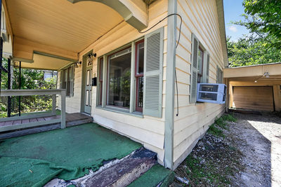 708 Booth St — photo 3