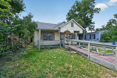 708 Booth St — photo 4