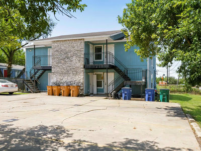 8201 Riverstone Dr — photo 2