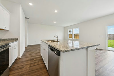 615 Lagoon Dr — photo 4