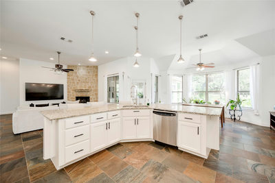 1005 Cedar Park Dr — photo 3