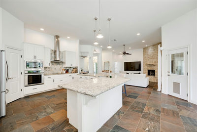 1005 Cedar Park Dr — photo 2