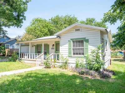 704 E Austin Ave — photo 2