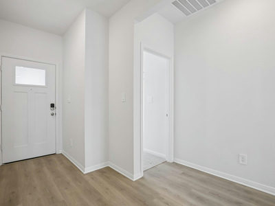 801 Universal Dr — photo 2
