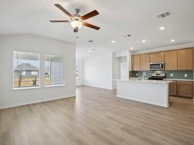 801 Universal Dr — photo 5