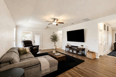 1100 View Dr — photo 2