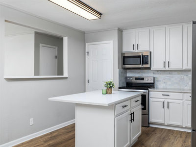 212 E Taylor St — photo 3