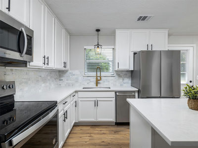 212 E Taylor St — photo 4