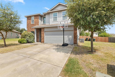 136 Charing Cv — photo 2