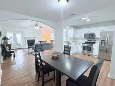 608 Saunders Dr — photo 2