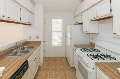 10517 ARCHDALE Dr — photo 5