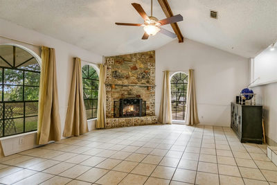 304 Lea Ln — photo 2