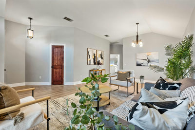 8009 Nairn Dr — photo 2