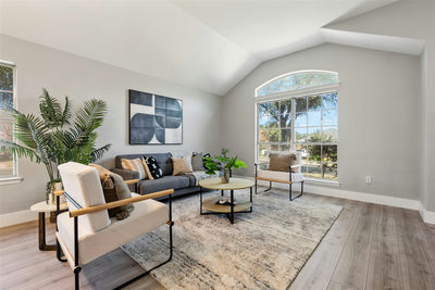 8009 Nairn Dr — photo 3
