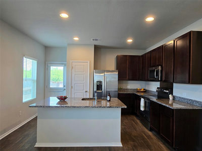 124 Edward R Gaytan St — photo 4