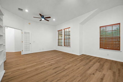545 Manchester Ln — photo 5