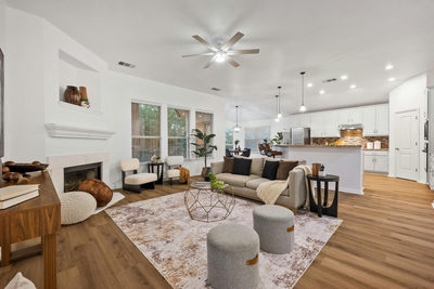 545 Manchester Ln — photo 3