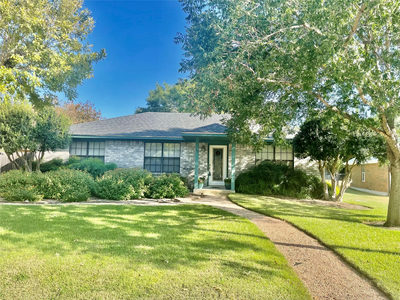 1113 Hackberry Dr — photo 2