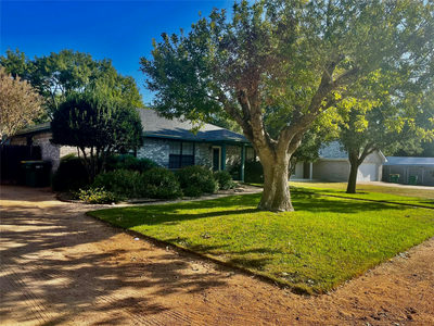 1113 Hackberry Dr — photo 3