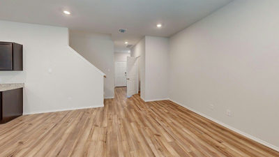 421 Hector Loop — photo 3