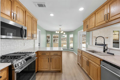 1002 Crestview St — photo 4