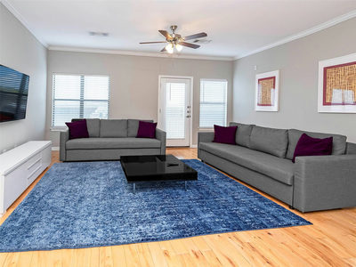 2502 Leon St #200 — photo 2