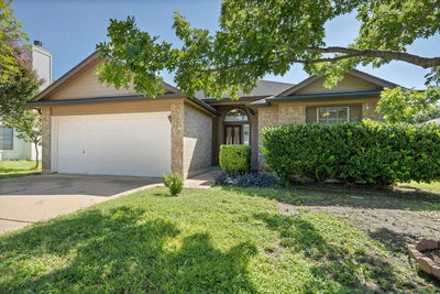 600 Sparkling Brook Ln — photo 2