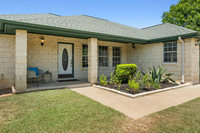 207 Meadow Oaks Dr — photo 2