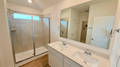 807 Universal Dr — photo 4