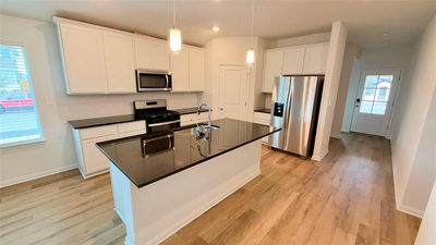 807 Universal Dr — photo 2