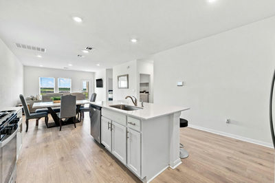 917 Lake Sweetwater Ln — photo 3