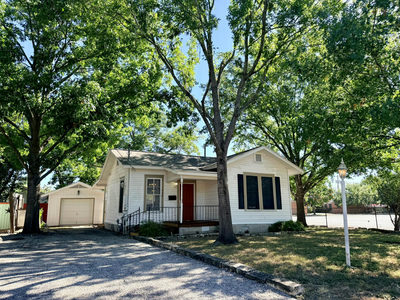 404 Normandy St — photo 3