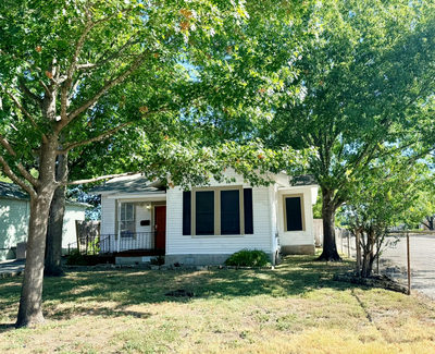 404 Normandy St — photo 2